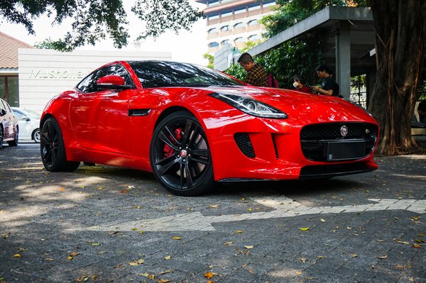 How to Properly Maintain the Leather Interior of a Jaguar F-Type for Longevity?