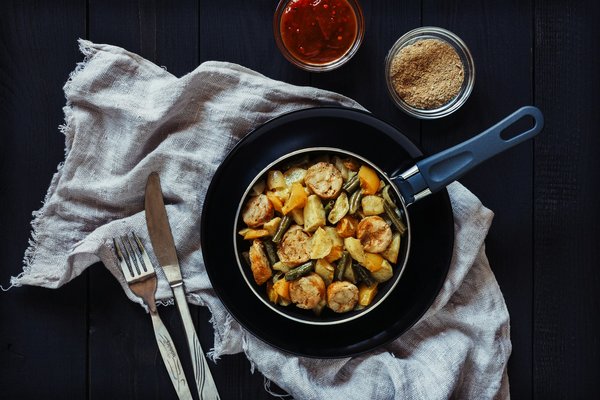 What's the Key to a Deliciously Crispy and Golden English Roast Potatoes?
