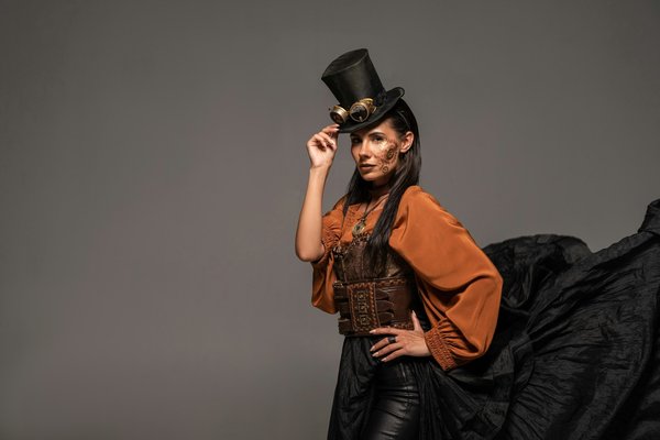 Discover unique steampunk clothes, watches, decors and accessories